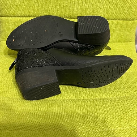 Xappeal Jolena Black Mules Sleek Modern Design - Picture 5 of 6